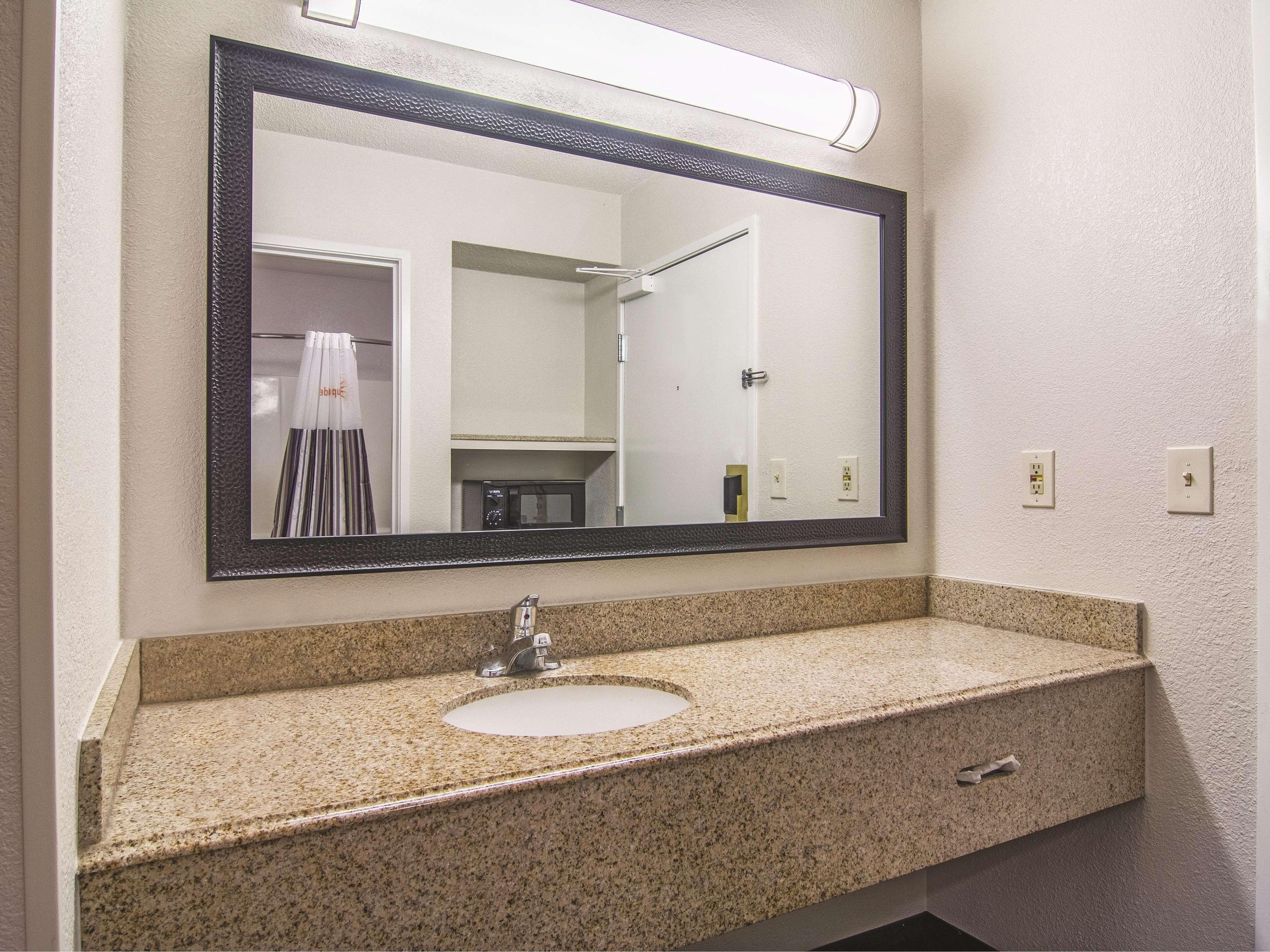 Wingate By Wyndham Brunswick Ga I-95 Hotel Buitenkant foto