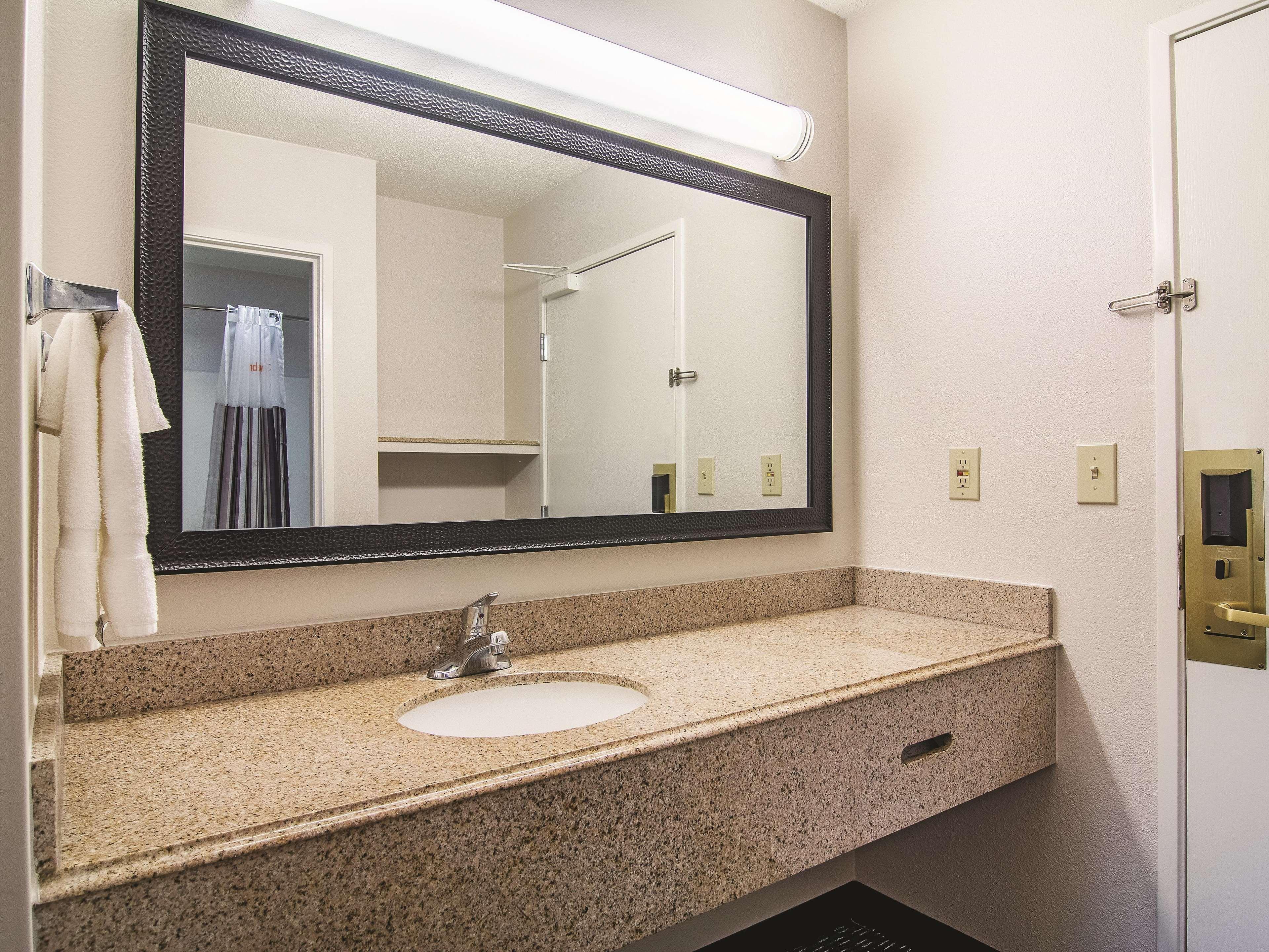 Wingate By Wyndham Brunswick Ga I-95 Hotel Buitenkant foto