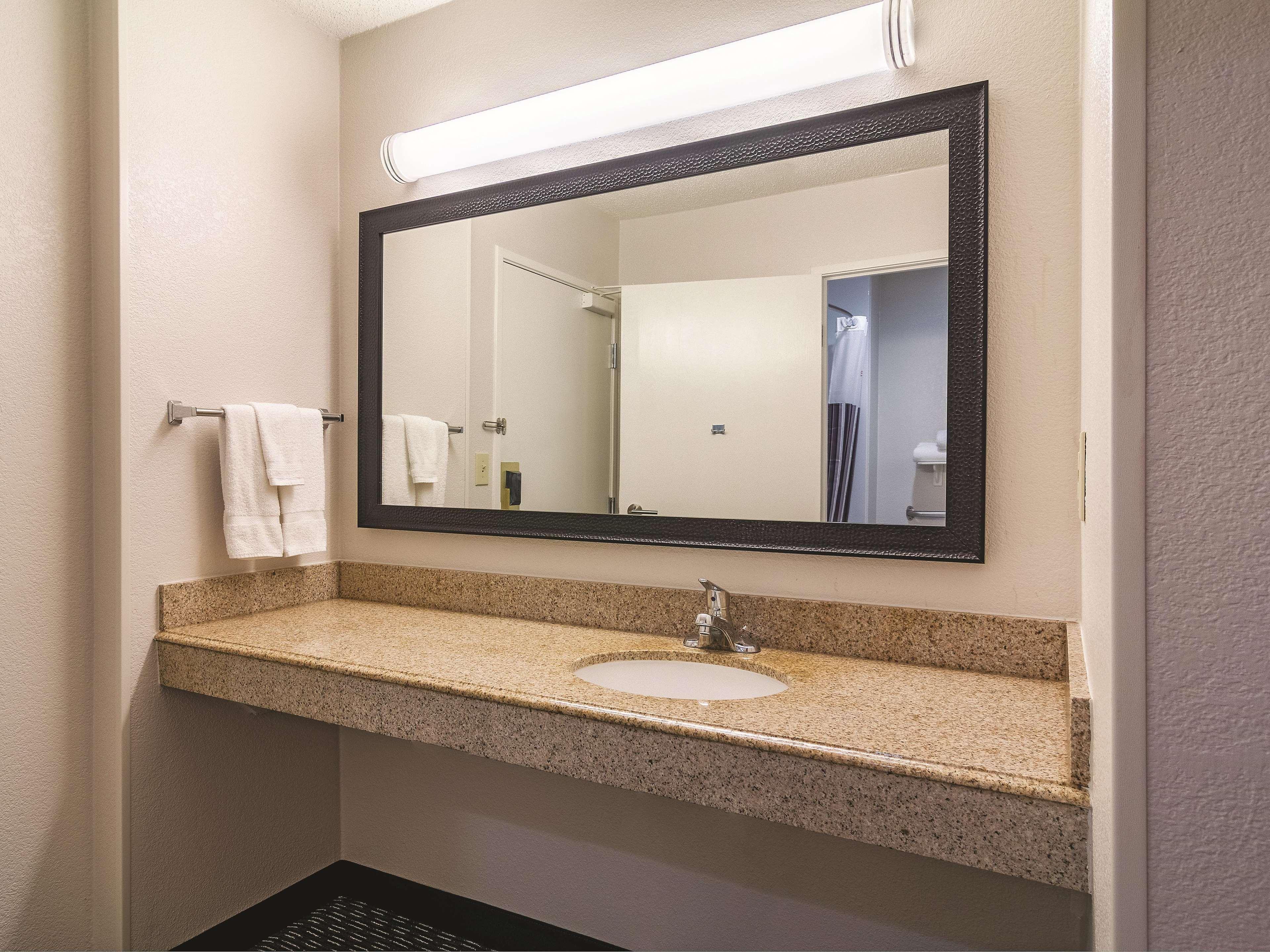 Wingate By Wyndham Brunswick Ga I-95 Hotel Buitenkant foto