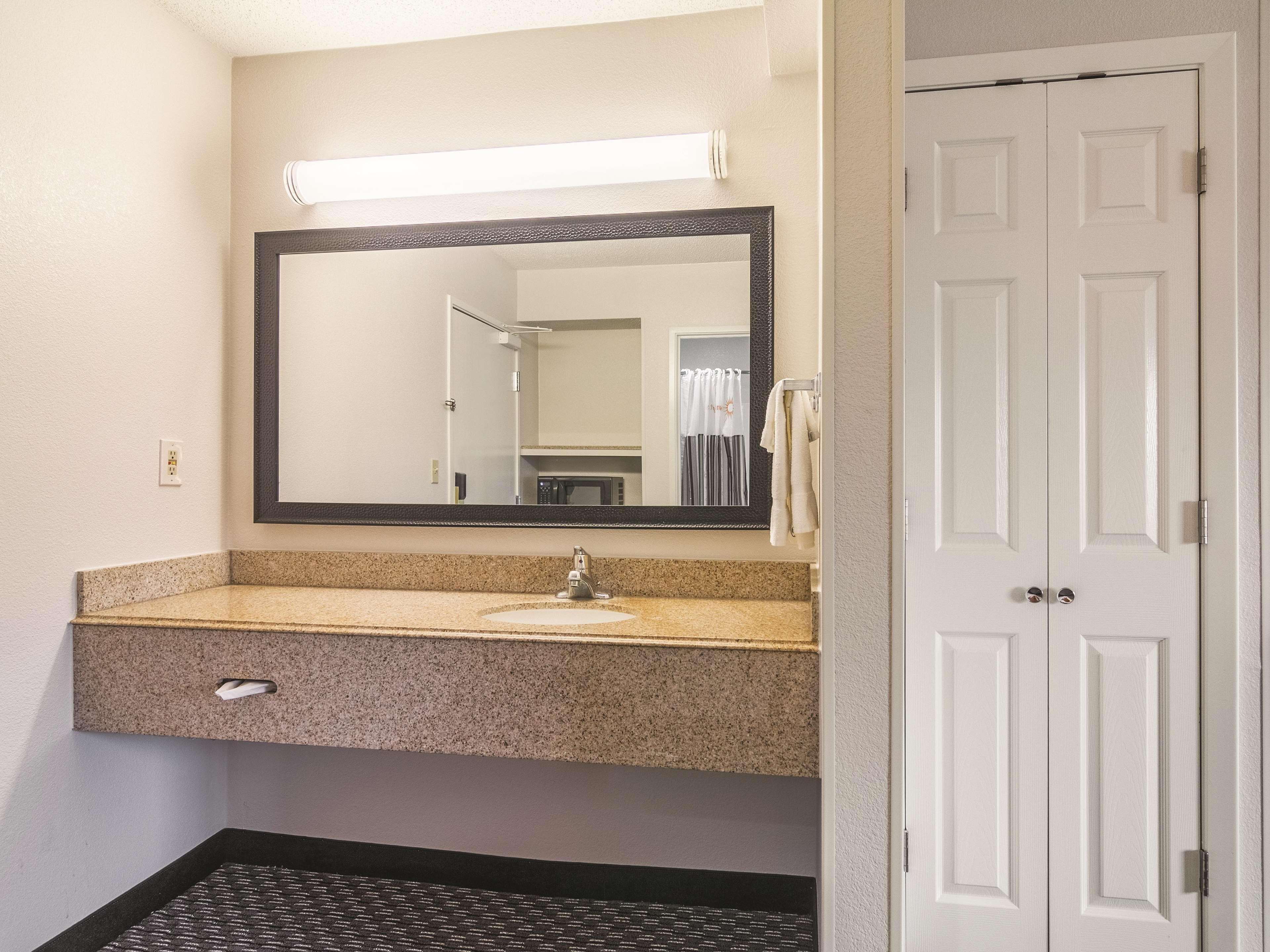 Wingate By Wyndham Brunswick Ga I-95 Hotel Buitenkant foto